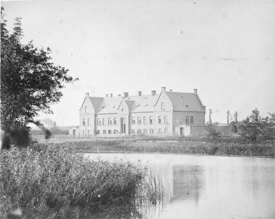 Børnehaven Taarnborg - gammelt billede i sort hvid